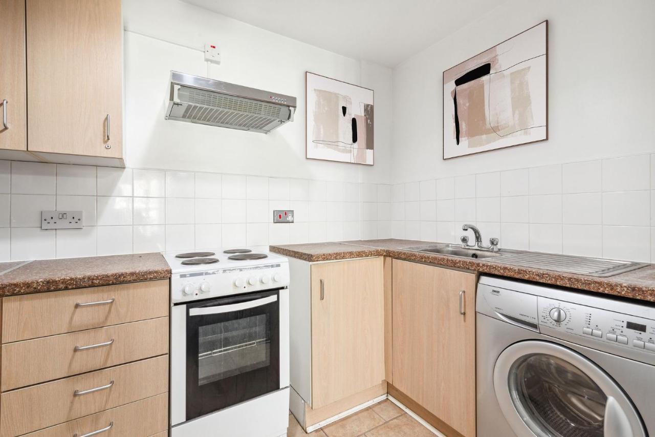 Docklands Cozy View Apartment London Bagian luar foto