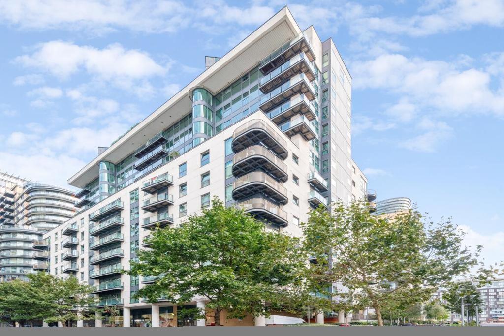Docklands Cozy View Apartment London Bagian luar foto